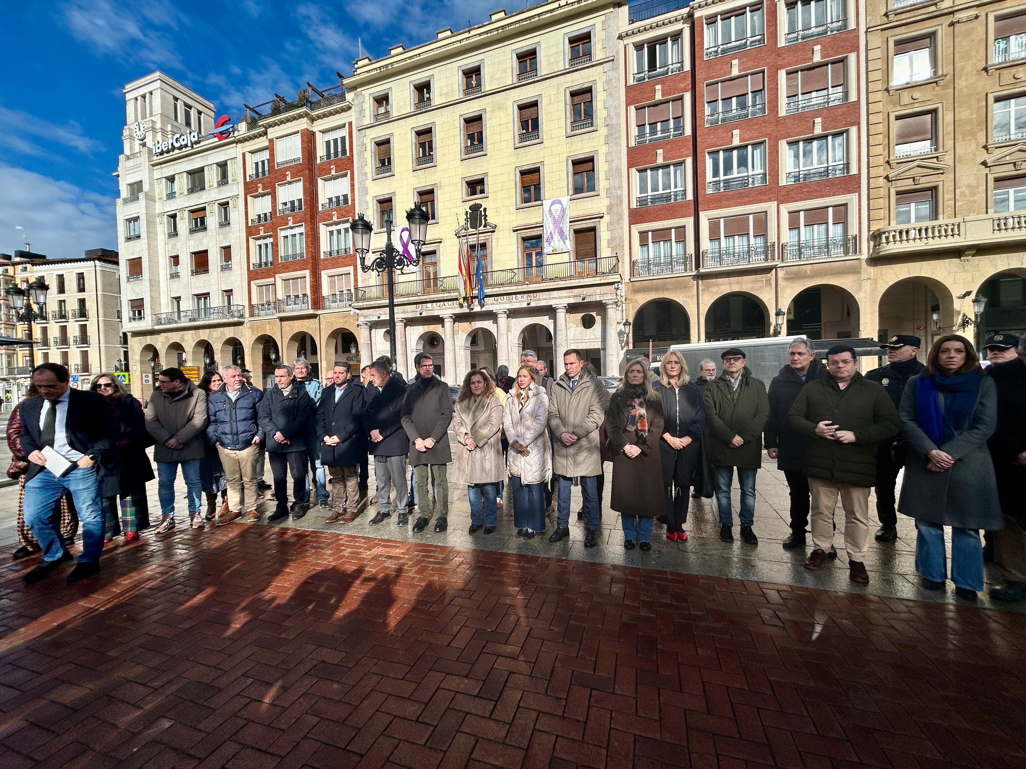 Minuto de silencio por las víctimas del accidente ferroviario ocurrido en Adamuz