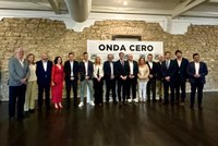 Fernández Cornago felicita a los galardonados en los XXI Premios de Onda Cero La Rioja