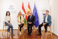 Fernández Cornago presenta los I Premios del Parlamento a la Solidaridad Riojana para reconocer la labor de personas, asociaciones y entidades en favor de la sociedad riojana