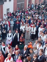 La presidenta del Parlamento acompaña a los arnedanos en el día grande de sus fiestas patronales