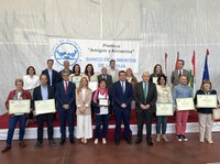 La presidenta del Parlamento agradece la labor que realiza el Banco de Alimentos