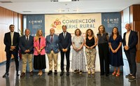 La presidenta del Parlamento asiste a la apertura de la Convención Estatal del CERMI Rural