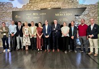 La presidenta del Parlamento asiste a la entrega de los 45º Premios Mercurio