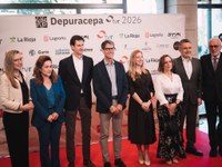 La presidenta del Parlamento asiste a la entrega de premios 'De pura cepa', de TVR