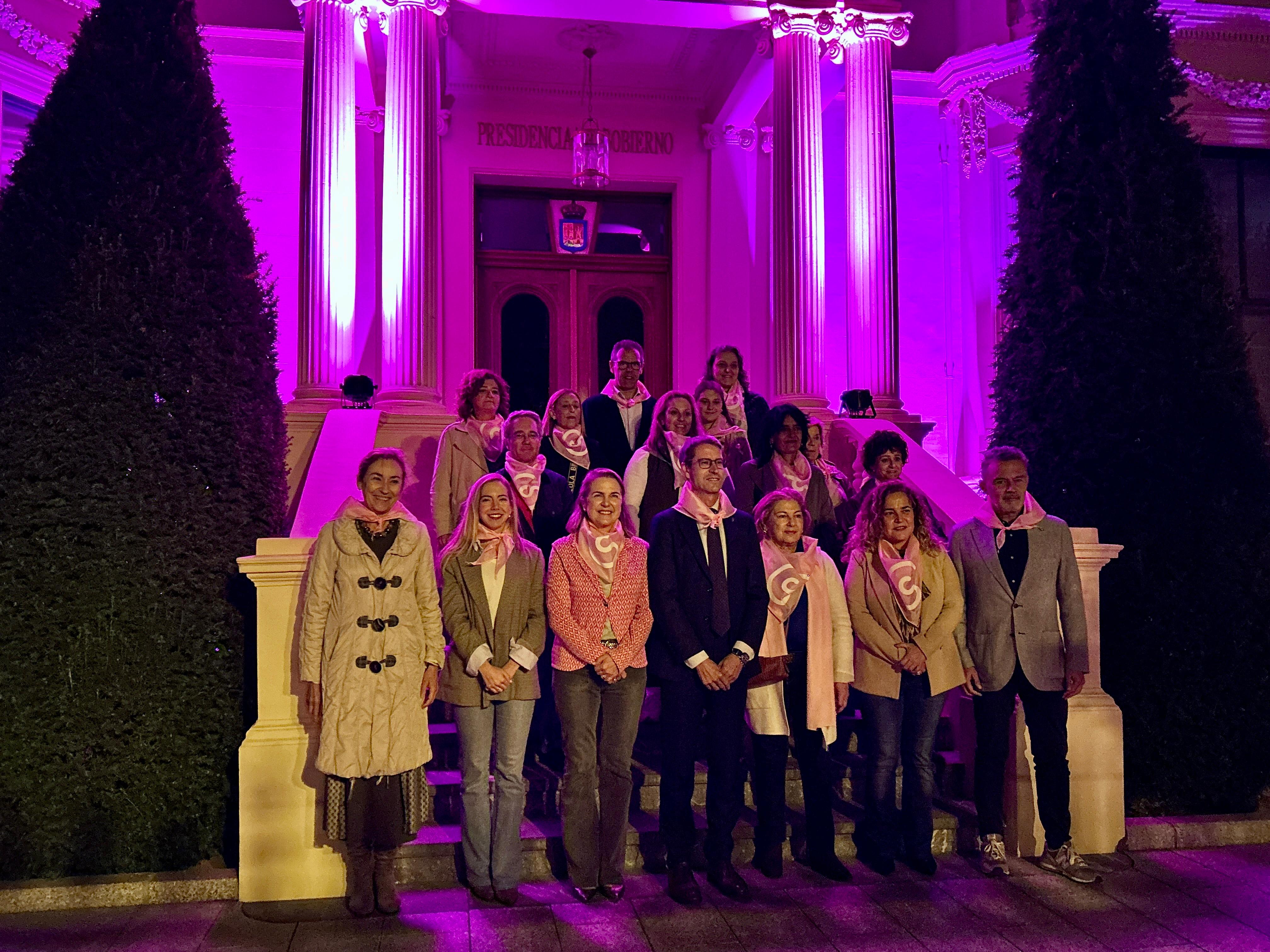 Iluminación del Palacio del Gobierno regional con motivo del Día Mundial contra el Cáncer de Mama