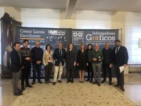 Ana Lourdes González felicita a César Lucas, Insignia de Oro 2019 por la AIG