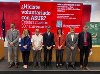 La presidenta del Parlamento felicita a ASUR por su 30º aniversario
