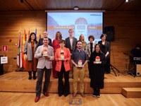 La presidenta del Parlamento felicita a los galardonados con los II Premios Kilómetro Cero de Rioja2