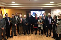 La Presidenta del Parlamento felicita a los galardonados por la AECC de La Rioja por su compromiso en la lucha contra el cáncer