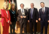La Presidenta del Parlamento felicita a 'Chicharito', trofeo Torero de Plata de la Comunidad Autónoma de La Rioja