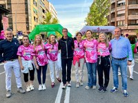 La presidenta del Parlamento ha participado en la XI Carrera de la Mujer por la Investigación