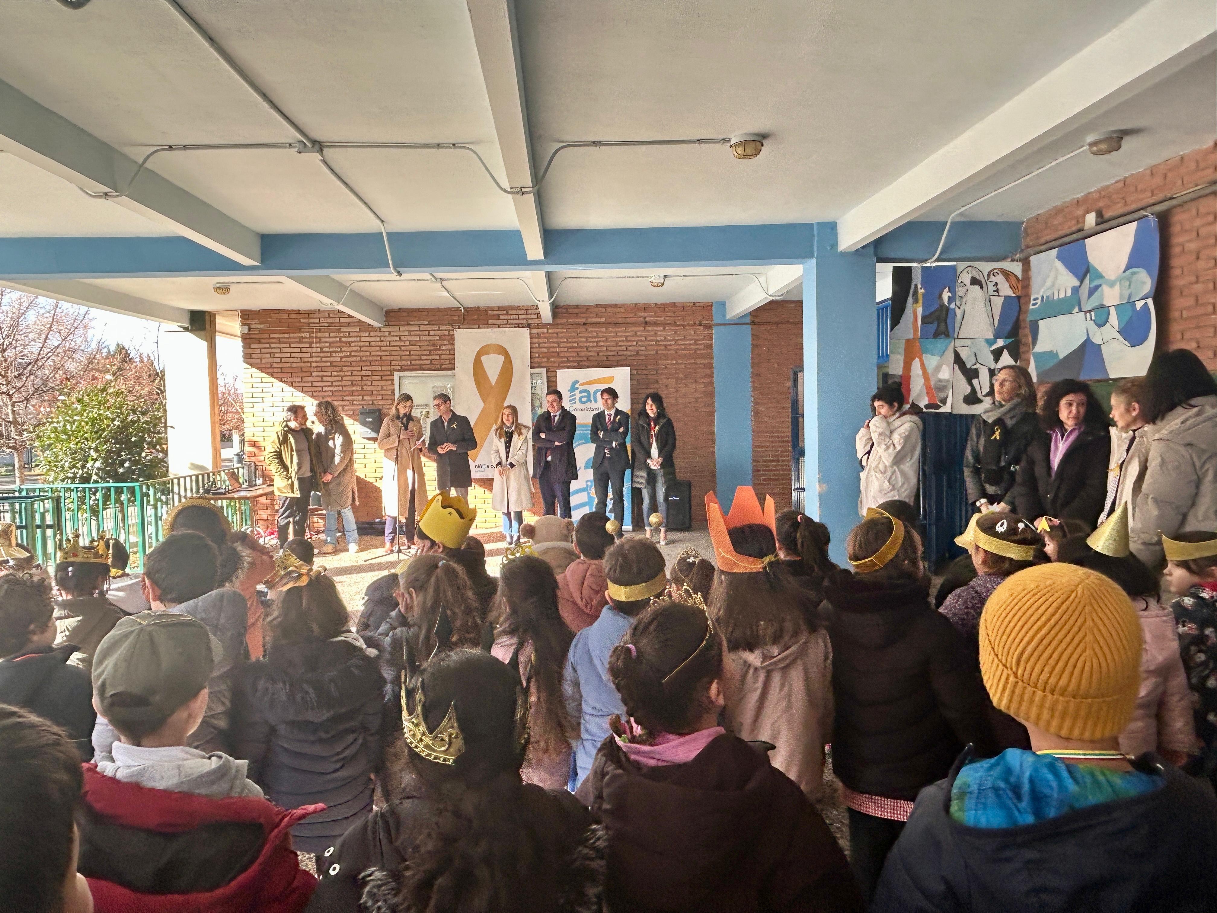 La presidenta del Parlamento ha participado en el acto conmemorativo con motivo del Día del Cáncer Infantil