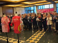 La presidenta del Parlamento participa en la presentación de la X Carrera de la Mujer por la Investigación