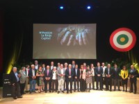 Foto de familia de autoridades y premiados en la gala "La Rioja Capital"