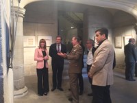 La Presidenta visita la exposición "La arquitectura de los cuarteles" en la sede del COAR