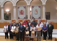 Ocho riojanos reciben en el Parlamento de La Rioja la distinción de "Grandes Donantes de España"