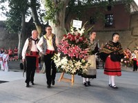 El Parlamento de La Rioja participa en la ofrenda floral y evocación histórica de la ciudad de Logroño   