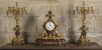 Guarnición francesa de reloj y candelabros